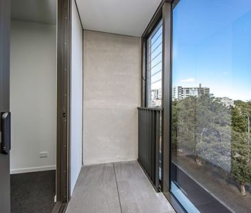 Sleek & Secure Apartment Close to Everything - Photo 6