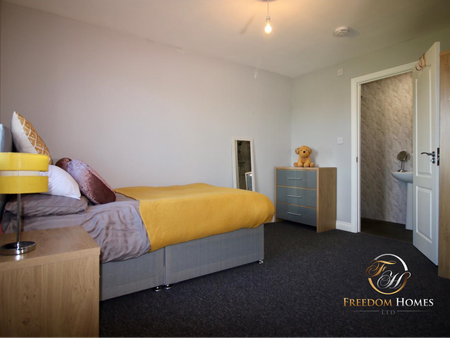 The Property In Sugar Way - Boleyn Avenue - Photo 4