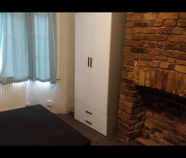 Room in a Shared House, Selby Road, E13 - Photo 2