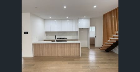 Modern living with four generous bedrooms - Photo 5