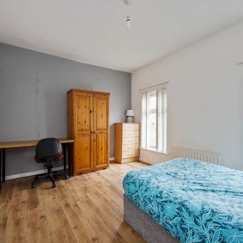 100 Tates Avenue, Belfast BT9 7BZ - Photo 1