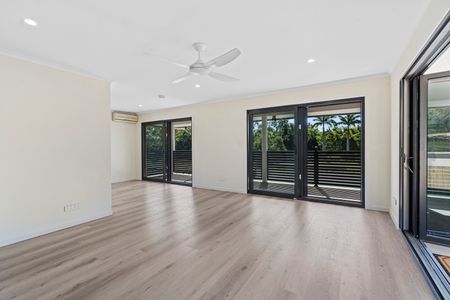 Fully Renovated Dual-Living Potential - Photo 3