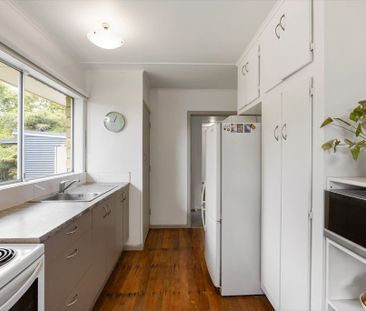Located in the heart of Hillcrest, this desirable three-bedroom hom... - Photo 6