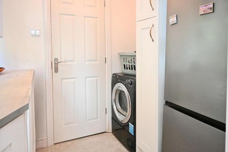 2 bedroom semi-detached house to rent - Photo 5