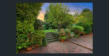 Fabulous Family Living – Three bedroom plus study home within Mount Waverley Secondary College - Photo 3