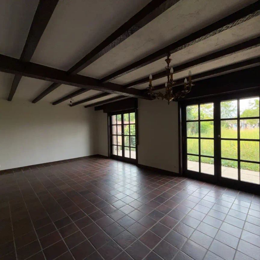 Ruime woning met 4 slaapkamers, garage en tuin - Photo 1