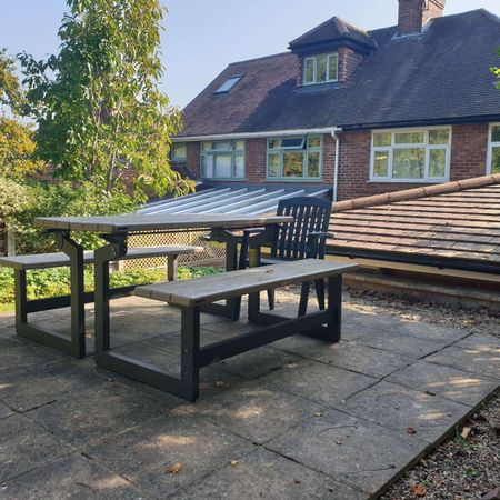 🎯Fantastic House Share Situated Within Walking Distance To The Town Centre Or To Cressex Business Park🎯 - Photo 3