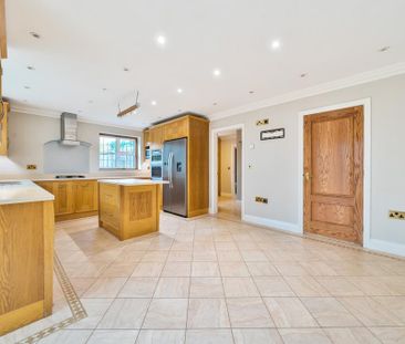 6 bedroom detached house to rent - Photo 4