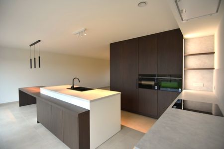 Prachtig afgewerkte nieuwbouw woning in leuke woonwijk - Photo 2