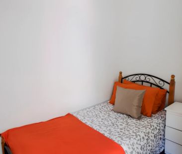 Medium 1 Bedroom - Photo 1