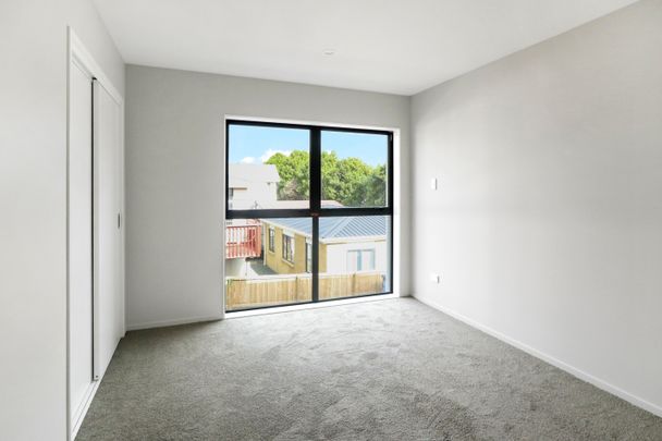 Four bedroom home in Manukau! - Photo 1