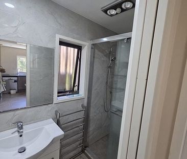 Modern Private 1-Bedroom – Separate Living & Kitch - Photo 5