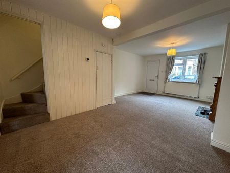 2 bedroom terraced house to rent - Photo 2