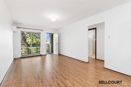 Light-Filled Living in Riverside Como - Photo 4