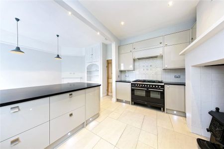 4 bedroom flat to rent - Photo 5