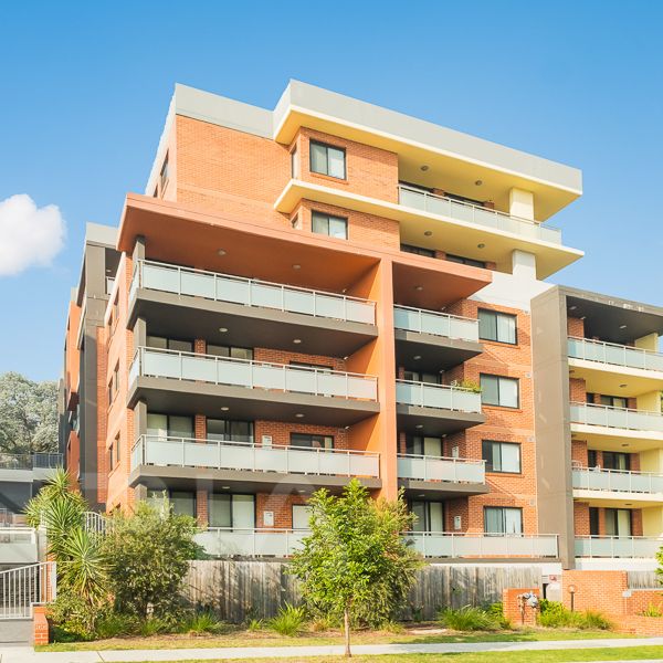 Over-sized Two Bedroom Apartment Available For Rent !!! Walking distance to Carlingford Court and Village - Photo 1
