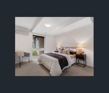 Enchanting Home - Photo 5