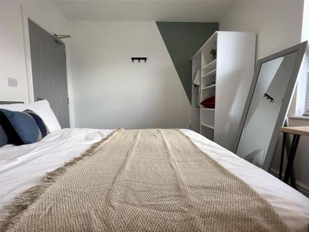 1 bedroom in a house share to rent - Photo 4