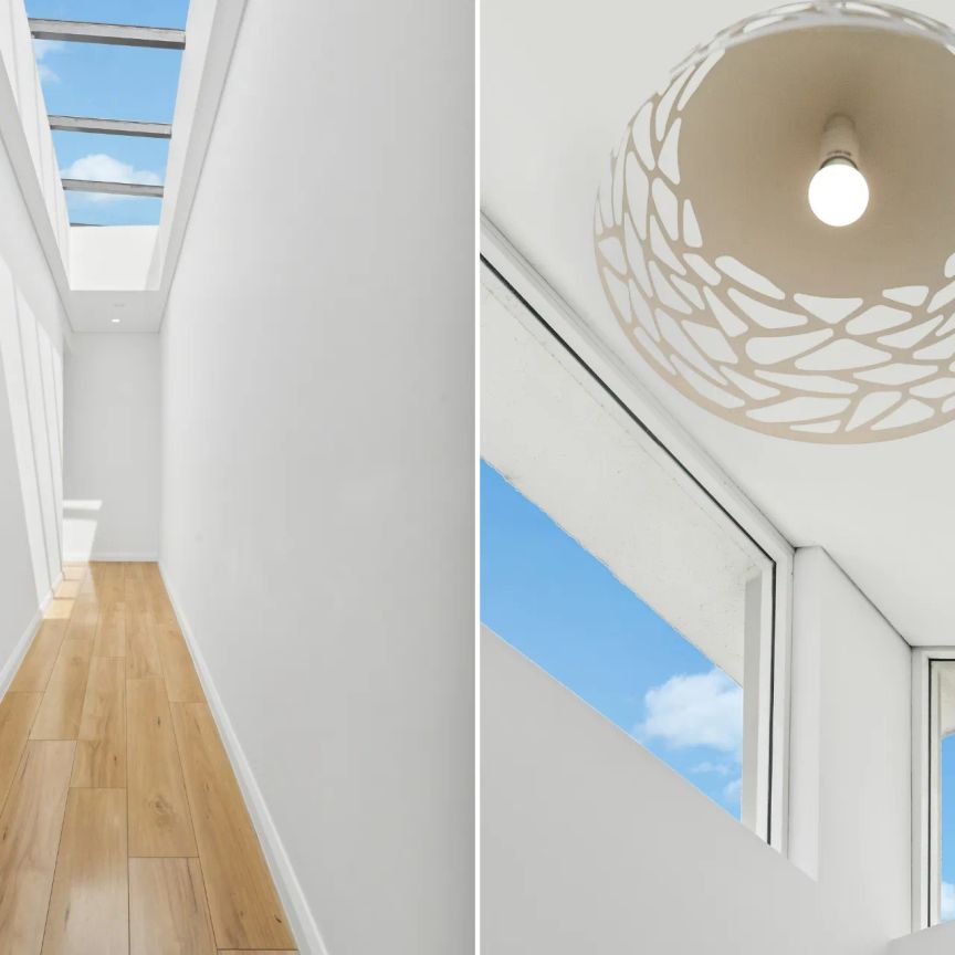 Jade Gardens: Heavenly Top Floor Chic Apartment With Light, Tree Top Views, Skylight, High Ceilings, Lift Access, Walk to Bayside, Train, Bus & Cafes - Photo 1