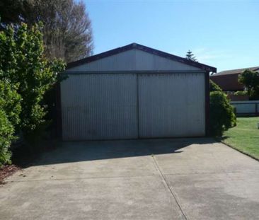 Neat and Tidy 3 Bedroom Home - Photo 2