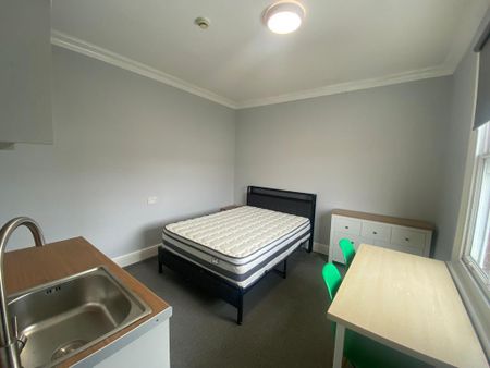 Studio to rent - Photo 2
