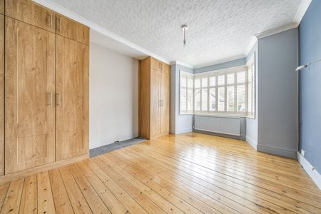 Semi-detached House to rent - Heather Road, Lee, SE12 - Photo 4