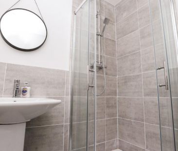 4 bedroom House To Let - Photo 4