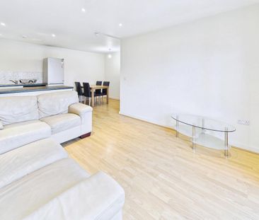 2 bedroom flat to rent - Photo 4