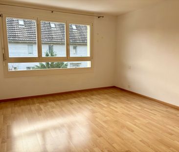 Spacious semi-detached house in a central location - Photo 1