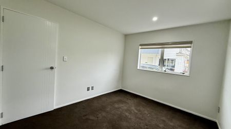 Modern 4-Bedroom, 3-Bathroom Townhouse in Mangere - Photo 3