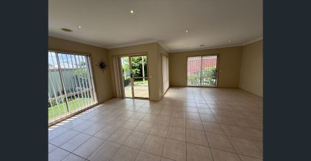 Executive Townhouse - Photo 2