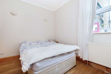 Three bedroom ground floor flat with a private garden. - Photo 4