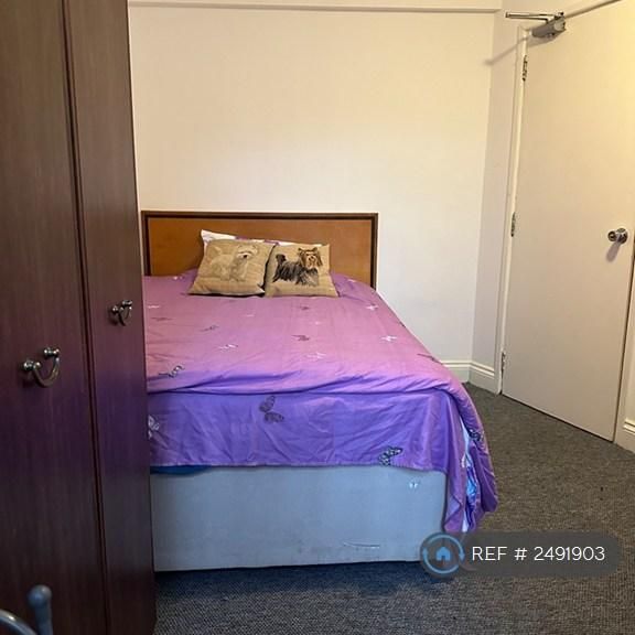 1 bedroom in a house share to rent - Photo 1