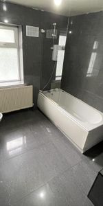 5 bedroom flat to rent - Photo 4