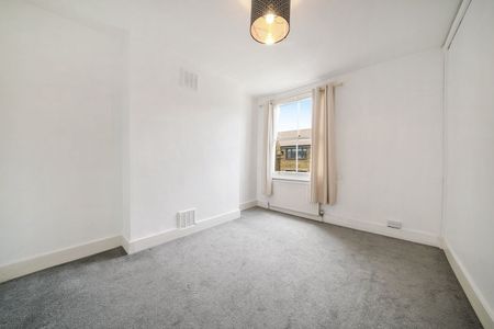 1 Bed Flat, Radipole Road, SW6 - Photo 2