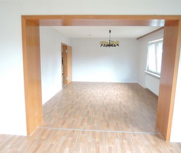 Helle, geräumige Erdgeschosswohnung mit Gartennutzung in ruhiger Wo... - Foto 1