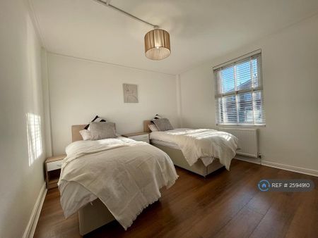 1 bedroom in a house share to rent - Photo 3