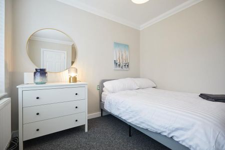 5 bedroom semi-detached house to rent - Photo 3