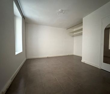 STUDIO 20 m2 – REFAIT A NEUF – en rez-de-chaussée – sur COUR – - Photo 4