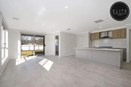 153 Eastern Circuit, East Albury - Photo 2