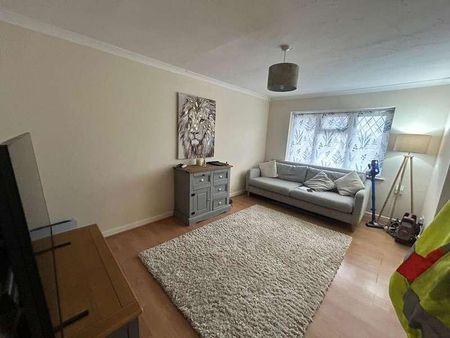 Bedroom Apartment - Private Parking - North Luton, LU4 - Photo 4