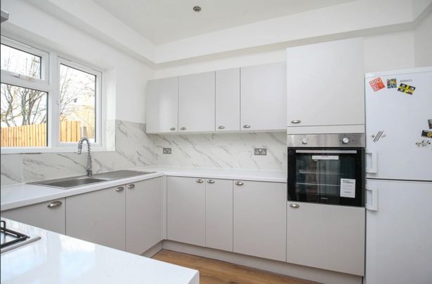 2 Bed Terraced House, Latimer Road, CR0 - Photo 1