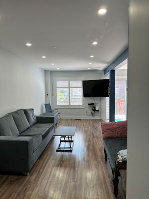 For Lease - 3918 Zenith Court, Mississauga, Ontario - Photo 1