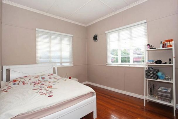 100 Dunellan Street, Greenslopes. - Photo 1