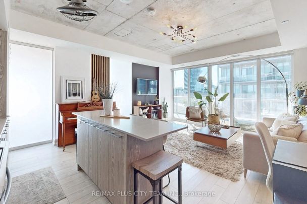 25 Baseball Place #807 - Photo 1