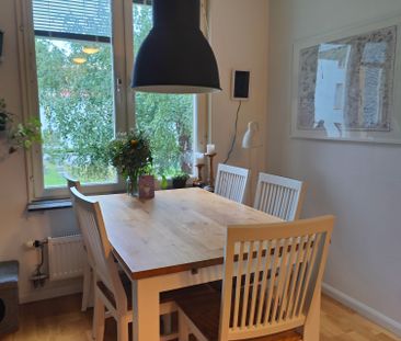 Aprikosgatan, Hässelby - Photo 1