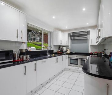 6 bedroom detached house to rent - Photo 2