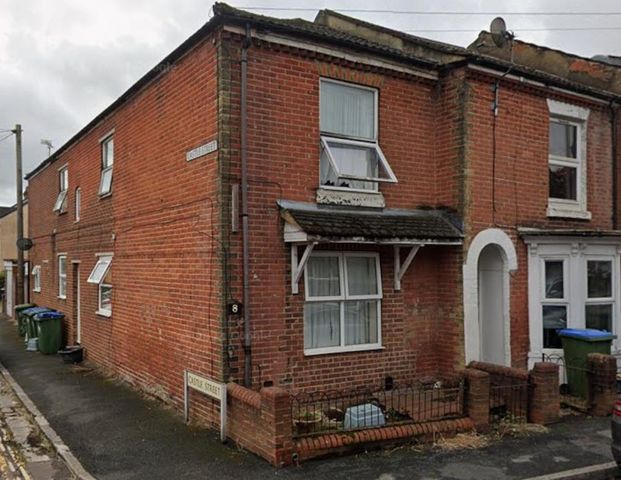 2 bedroom property to rent - Photo 1