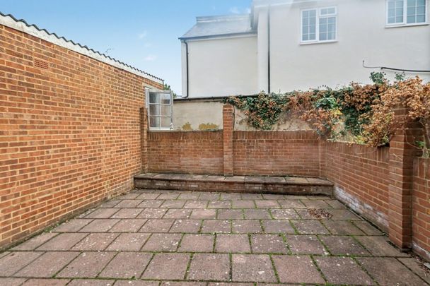 Cottage Grove, Surbiton - 2 bedrooms Property for lettings - Seymours - Photo 1