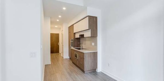 ONE MONTH'S FREE RENT! Feels brand new yonge/eglinton - Photo 2